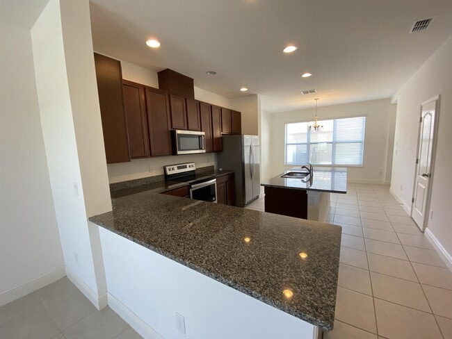 Building Photo - 15555 Honeybell Dr