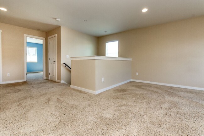 Building Photo - Beautiful Bell Hill Home in DuPont