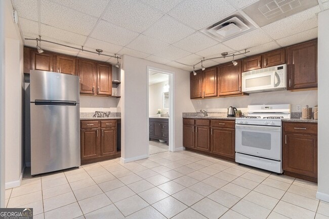 Building Photo - 1402 McLendon Dr