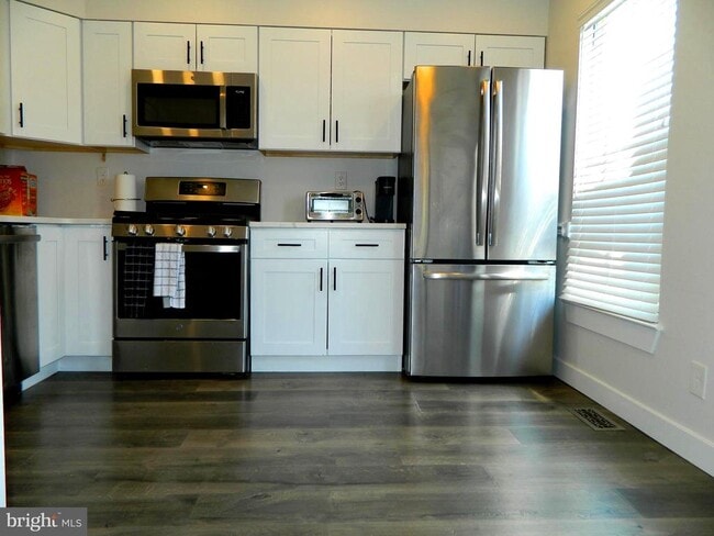 Building Photo - 82 Pebble Ln