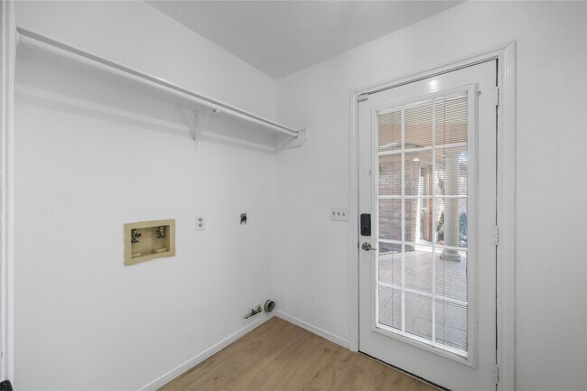Building Photo - 10310 Minturn Ln