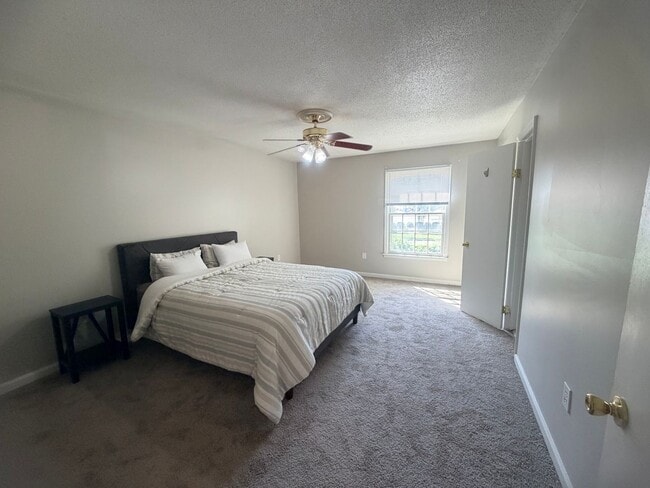 Building Photo - Forest Acres - Lakeshore Condominiums