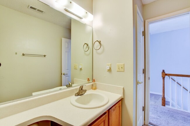 Building Photo - 214 Jouster Way