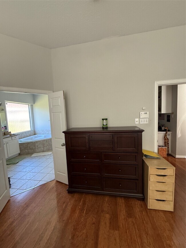 Building Photo - 814 Spring Mist Ct