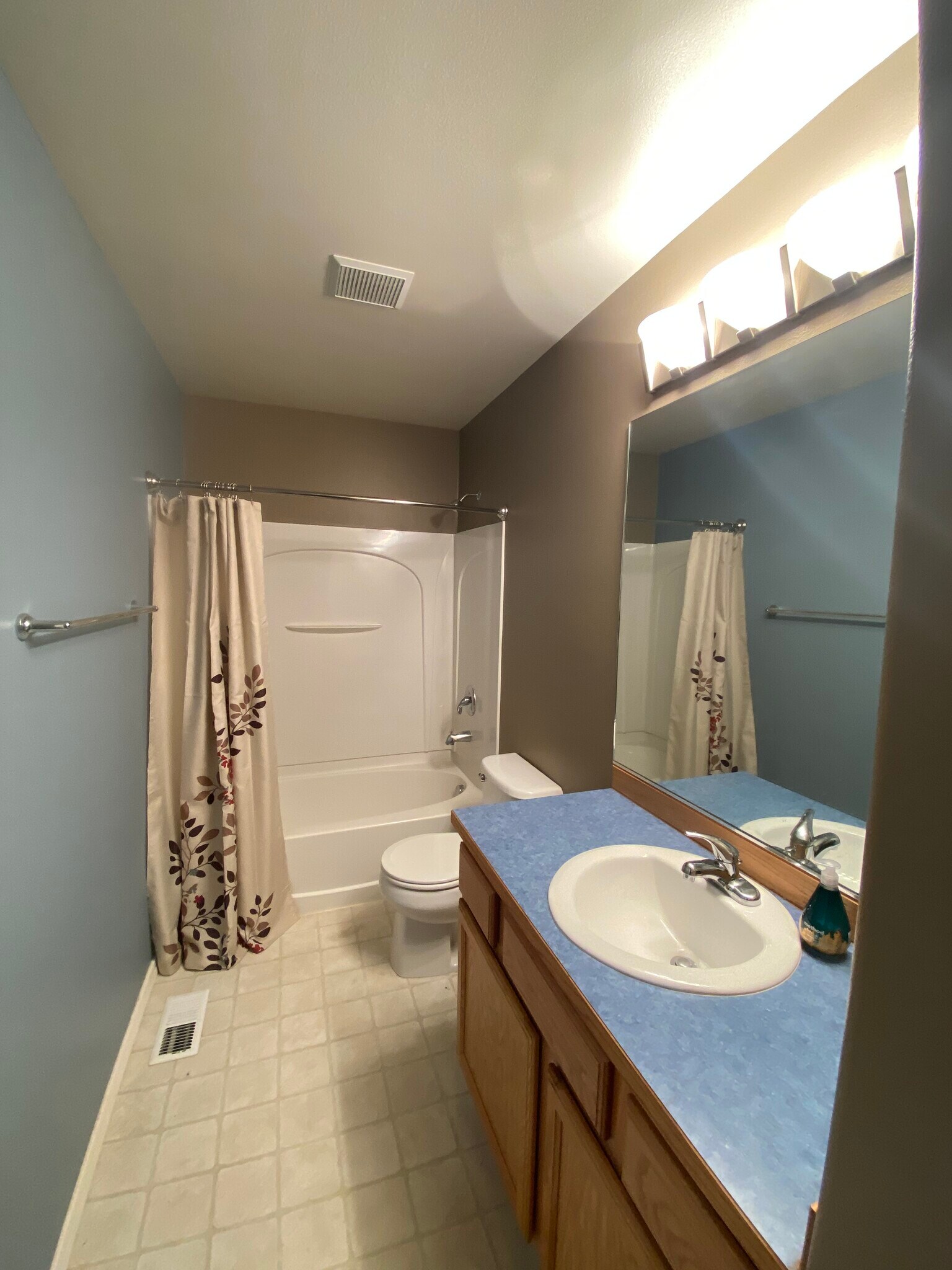Building Photo - 5568 Sapphire Loop