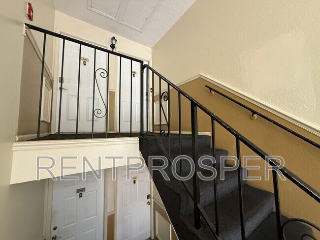 Building Photo - 3944 Versailles Dr