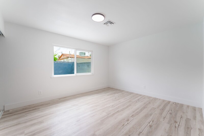 Building Photo - 1808 E St Louis Ave