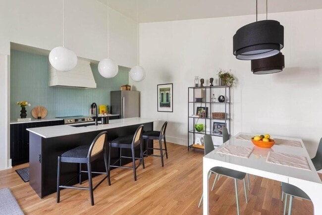 Building Photo - 955 Wylie St SE