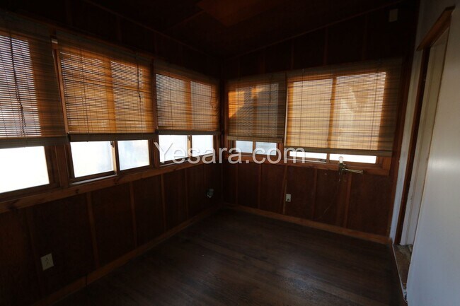 Building Photo - 2 Bedroom 1 Bath House