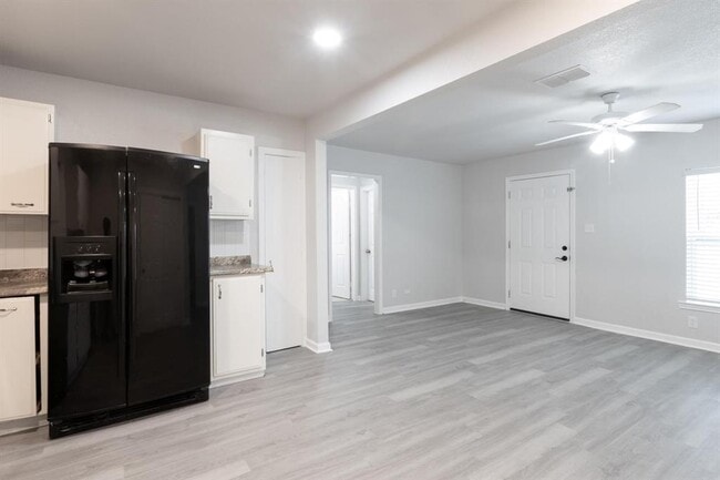 Building Photo - 1445 Hillview Ave