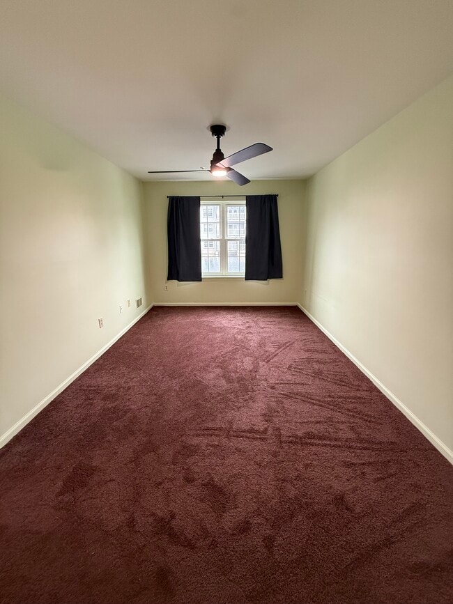 Building Photo - 1301 Waters Edge Dr