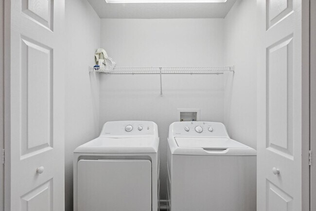 Building Photo - Villages of Bloomingdale