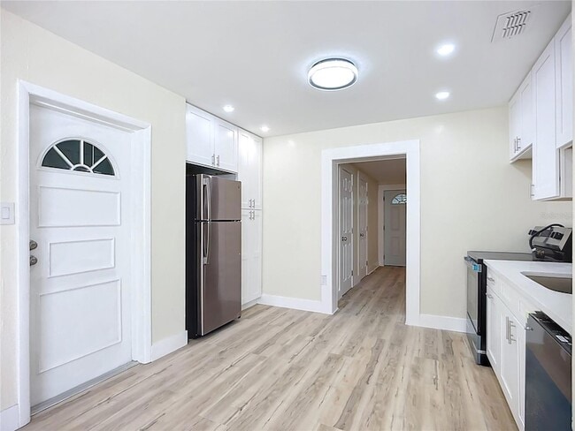 Building Photo - 4513 W Gray St