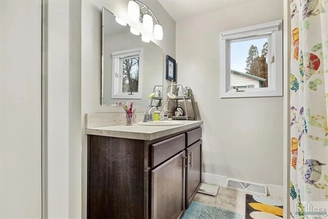 Building Photo - Beautifully Updated 2-Bedroom Home with Fenced Yard & Spacious Basement