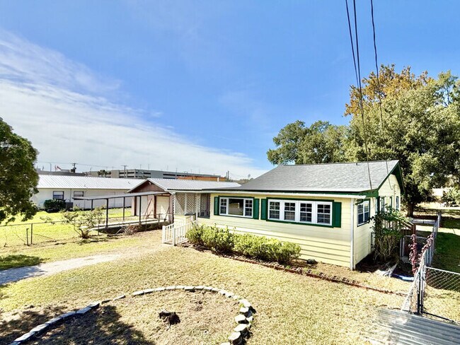 Building Photo - 5506 Staley Dr