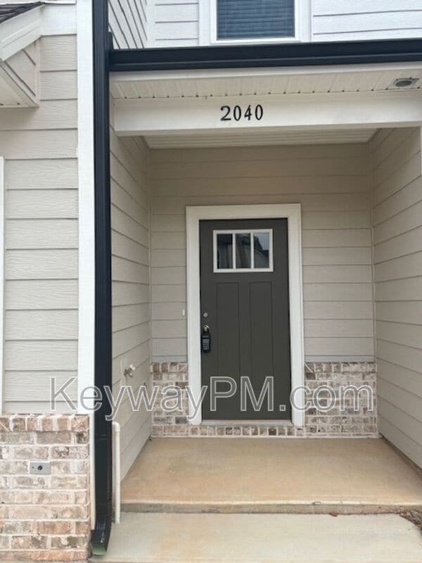 Building Photo - 2040 Denmark Ave SE