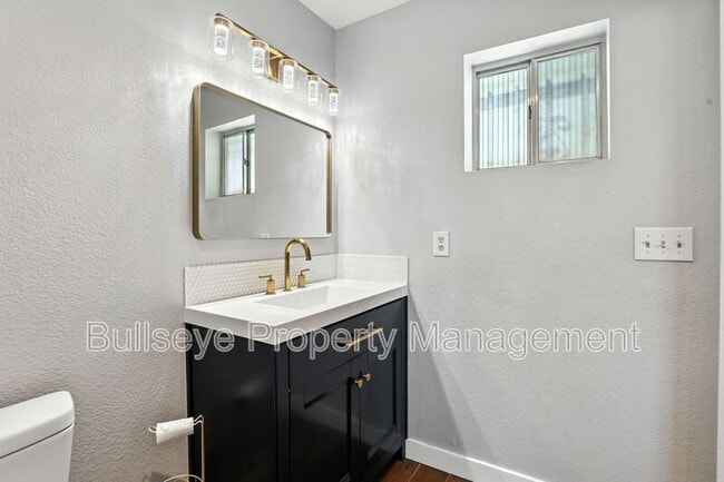 Building Photo - 433 S 113th Pl