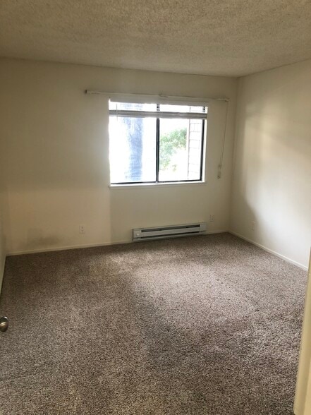 Building Photo - 100 Kinross Dr