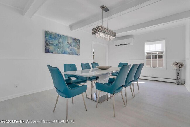 Building Photo - 373 W Park Ave