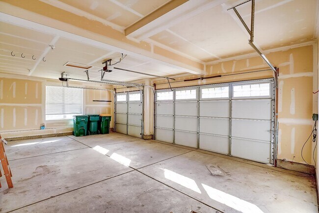 Building Photo - 16653 Edwards Way