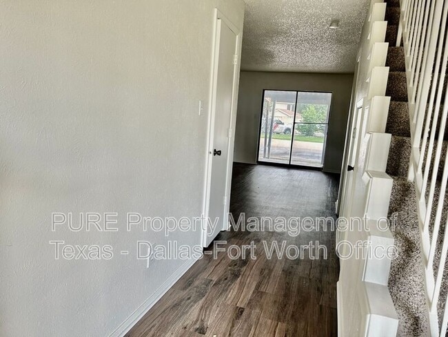 Building Photo - 1126 Highbush Dr