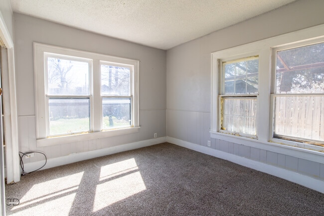 Building Photo - 2139 Ave F