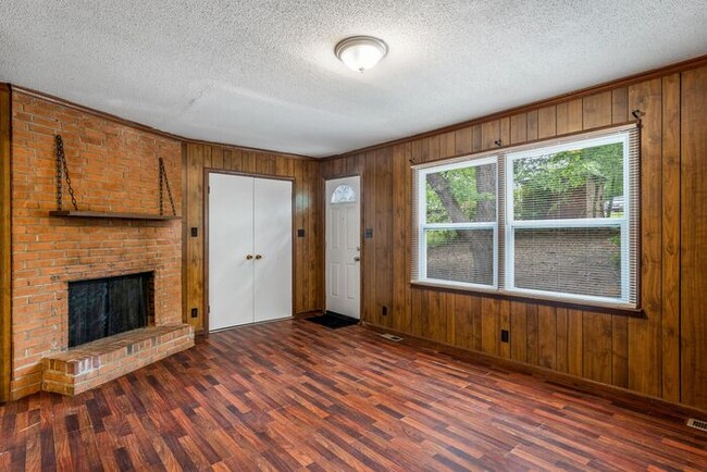 Building Photo - Home off Freeman Mill, Living Room Plus De...