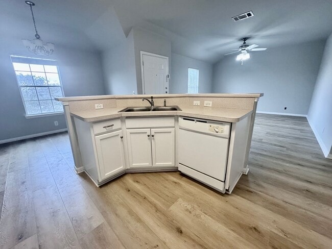 Building Photo - Cedar Park Condo  Freshly Updated