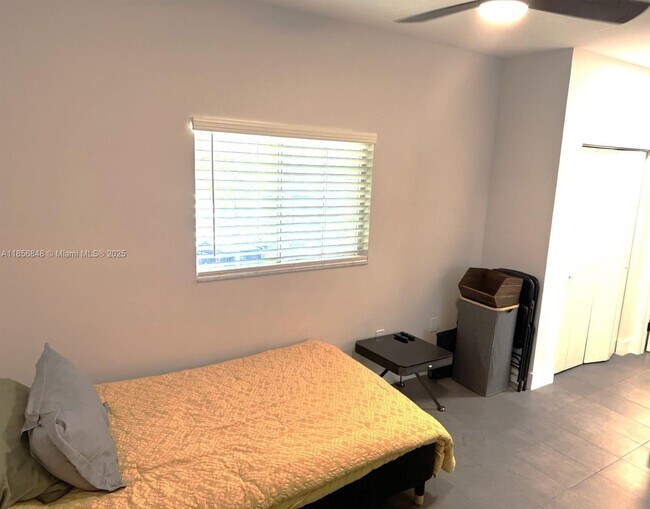 Building Photo - 360 NW 19th Terrace
