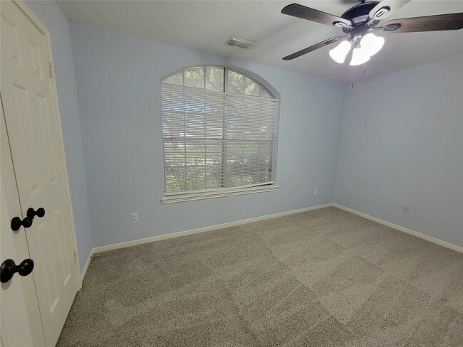 Building Photo - 2218 Wickburn Dr