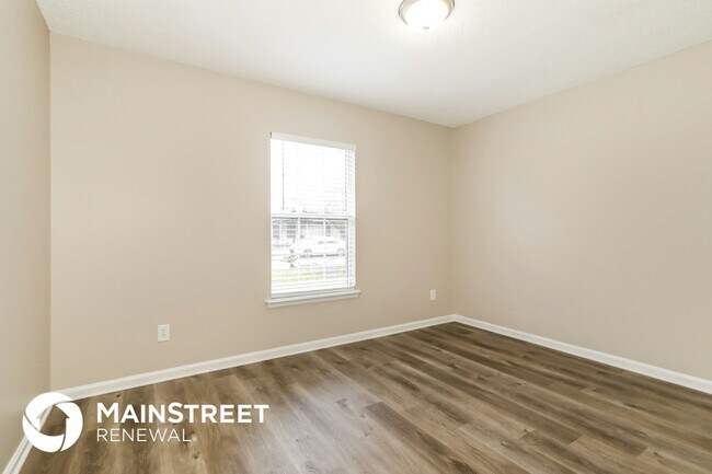 Building Photo - 611 Gum St