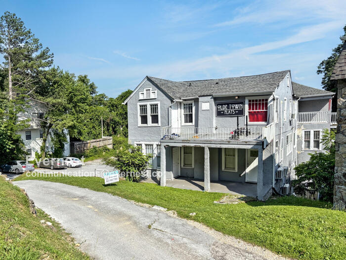 Building Photo - 32 Woodlawn Dr