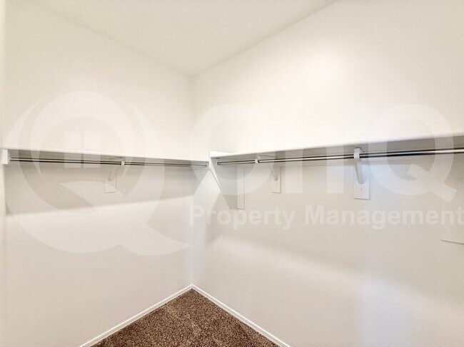 Building Photo - 3028 S 78th Dr