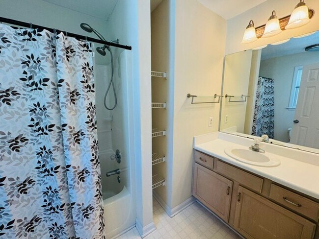 Building Photo - 2027 Turtle Point Dr