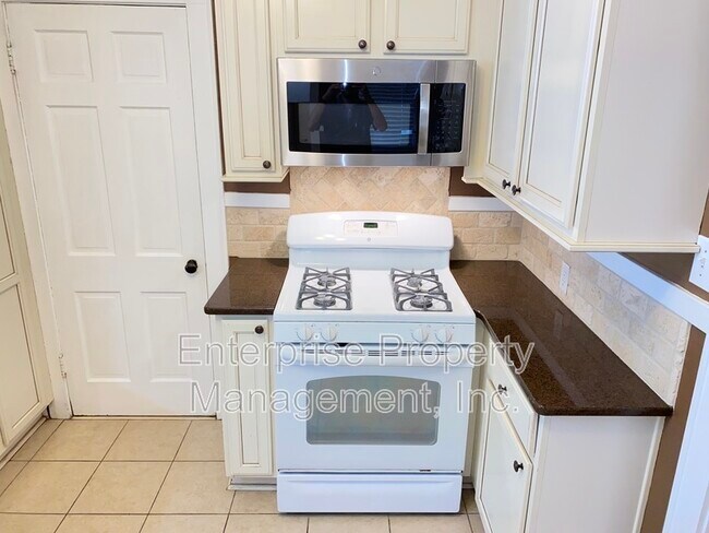 Building Photo - 451 S Reese St