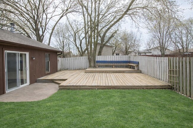 Building Photo - 2011 Bridgewater Dr