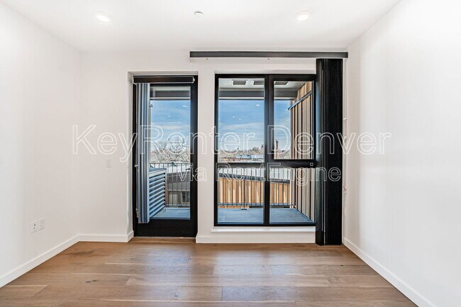Building Photo - 1601 Park Ave