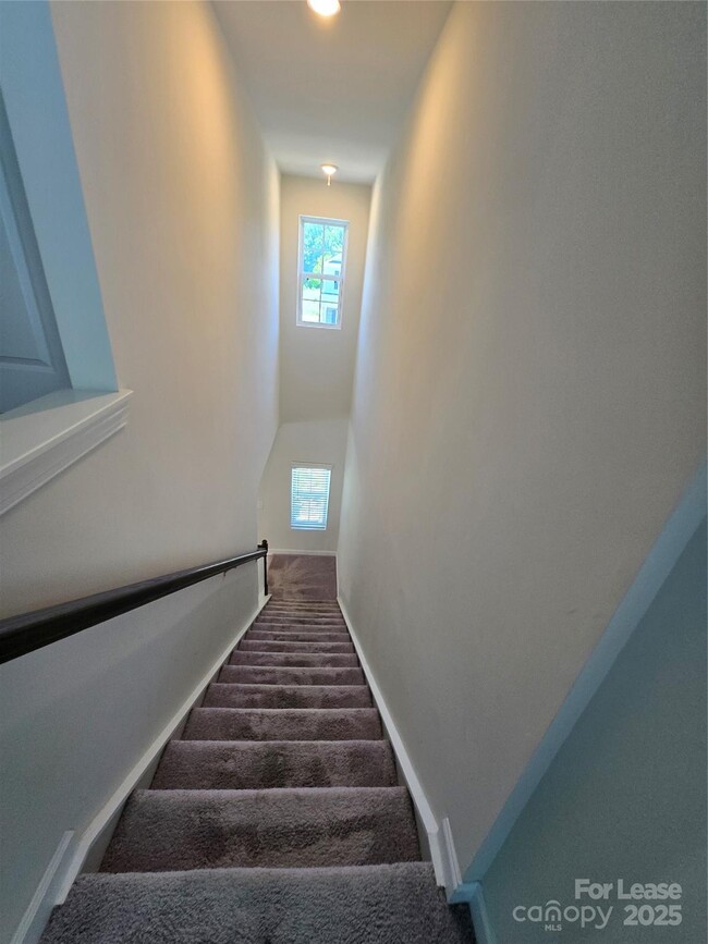 Building Photo - 433 Cranford Dr
