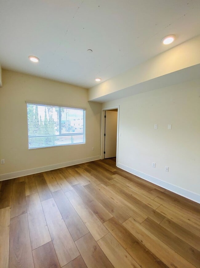 Building Photo - Vista Del Monte Apartments