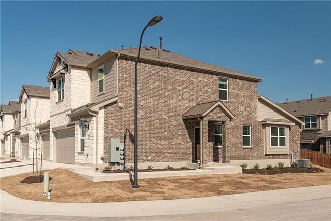 Building Photo - Beautiful townhome/condo located in Pfluge...