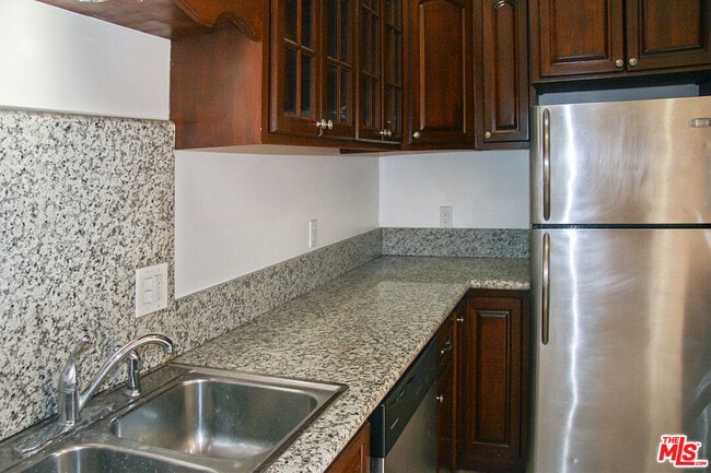 Building Photo - 6071 1/2 Pickford St