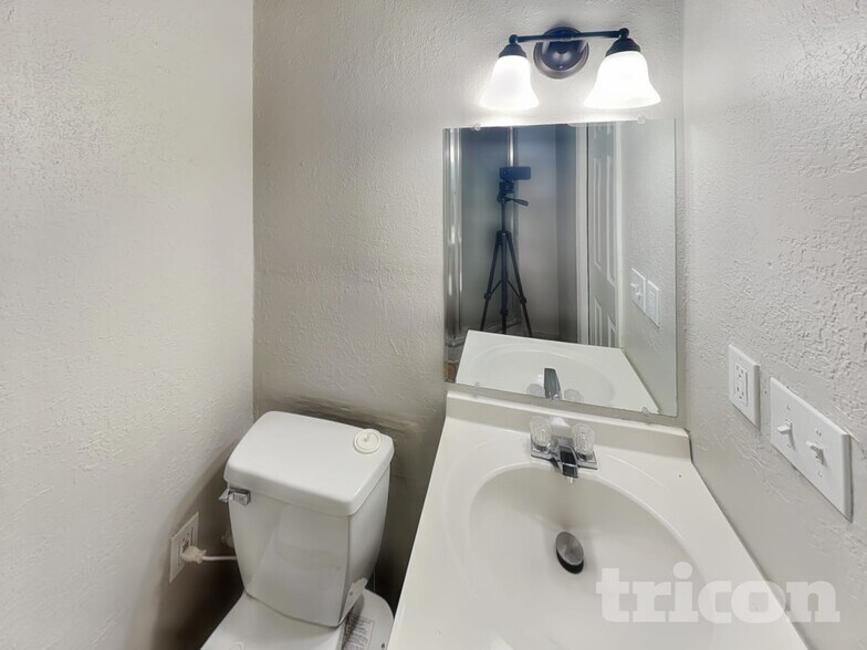 Building Photo - 835 Stonybrook Cir