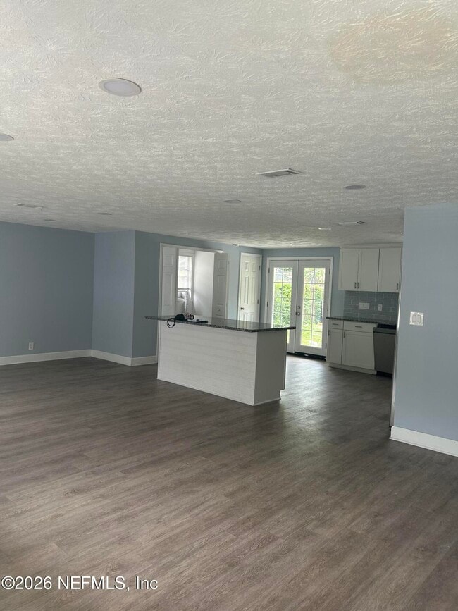 Building Photo - 2834 Goldenrod Cir E
