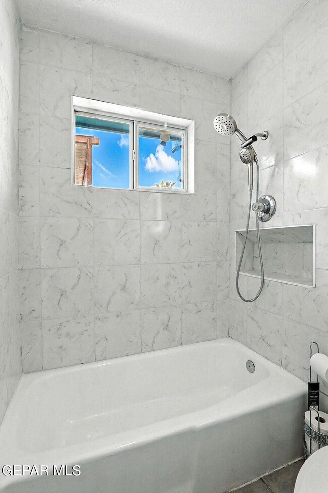 Building Photo - 5912 Cleveland Ave