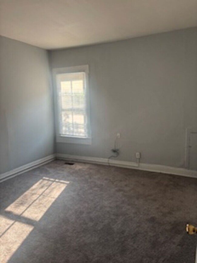Building Photo - Spacious 3 Bedroom in the heart of Clifton