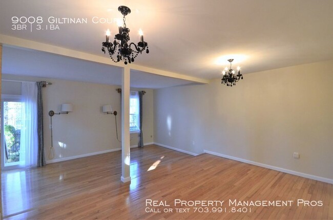 Building Photo - Charming End Unit by Huntsman Lake!