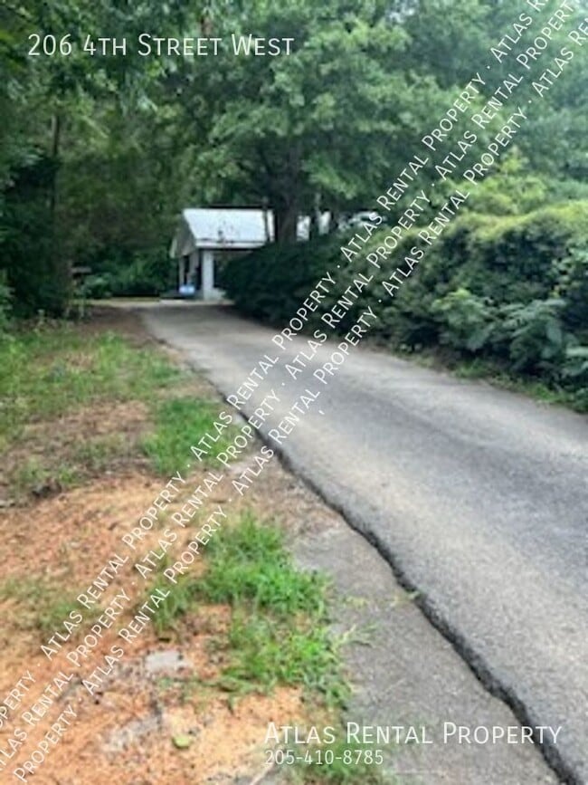 Building Photo - 206 4th St W