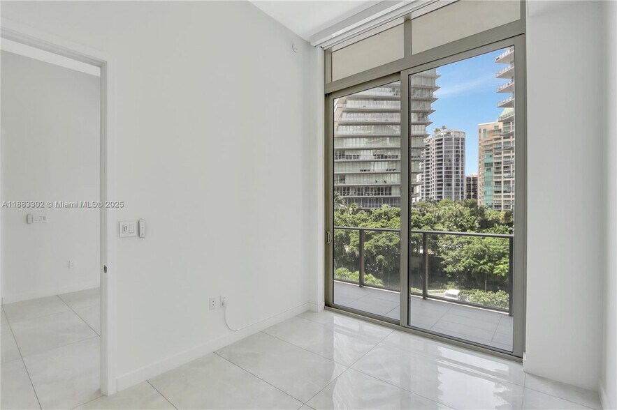 Building Photo - 2655 S Bayshore Dr