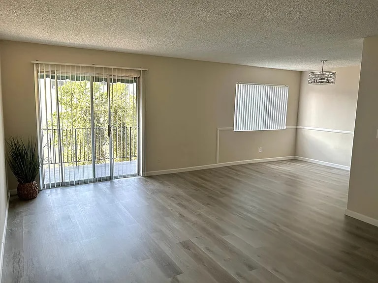 Building Photo - 220 E Live Oak St