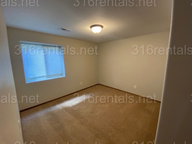 Building Photo - $1575 - 4 bedroom/ 2 bathroom - Gorgeous newly remodeled townhome!